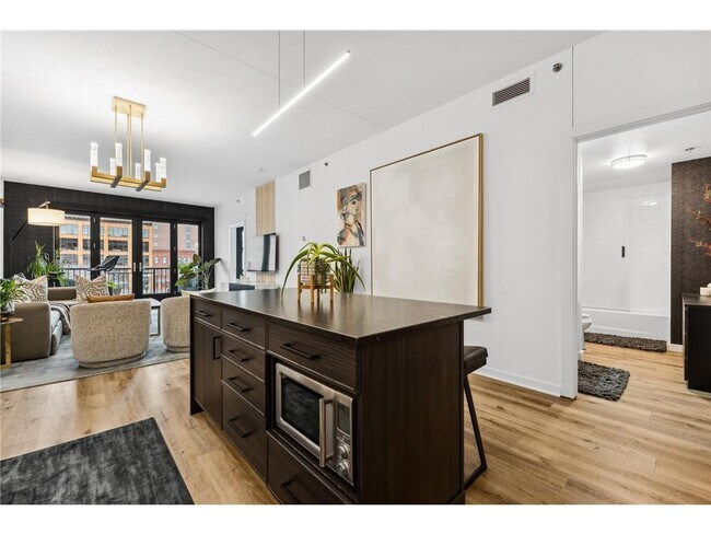 Building Photo - 401 N 2nd St