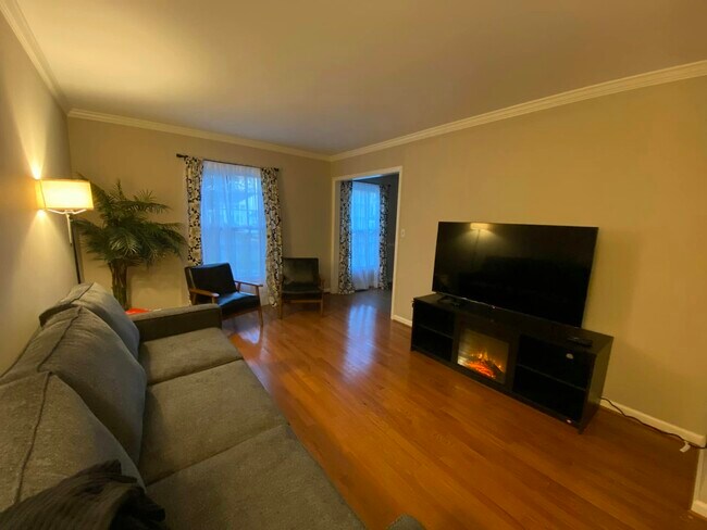 Foto del edificio - 557 Tiffany Ct