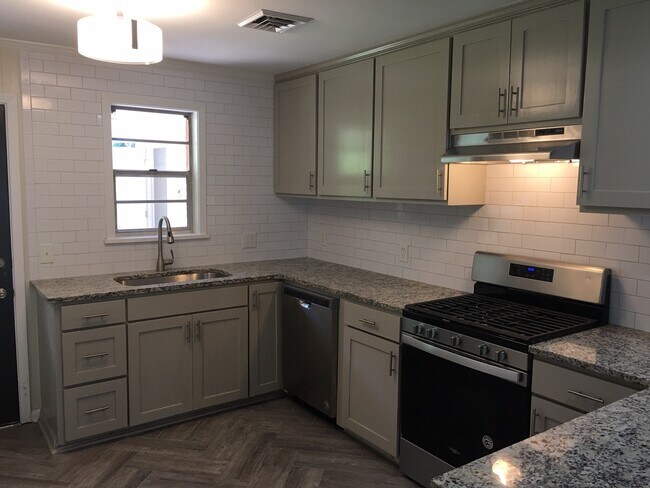 Foto del edificio - 2404 Spencer Ave