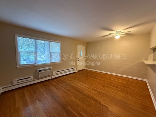 Building Photo - 227 Uteg St