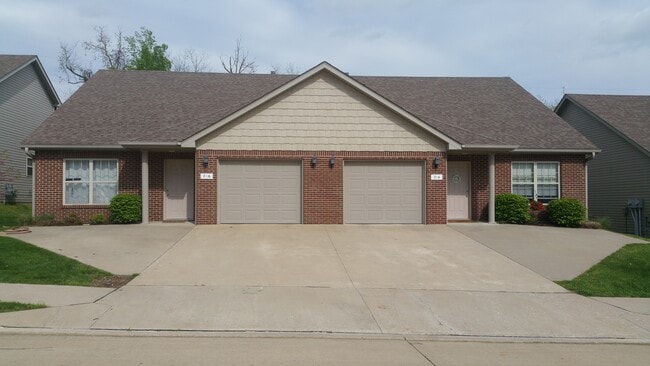Building Photo - 704 Glenstone Dr