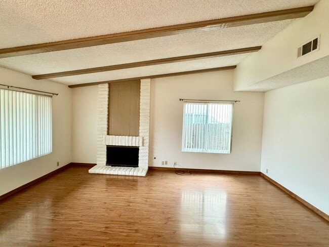 Foto del edificio - Spacious Single Story Upgraded Home