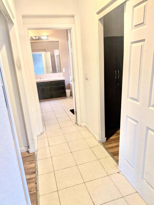 Foto del edificio - 4030 Bouquet Park Ln