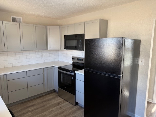 Kitchen - 1419 W College Ter