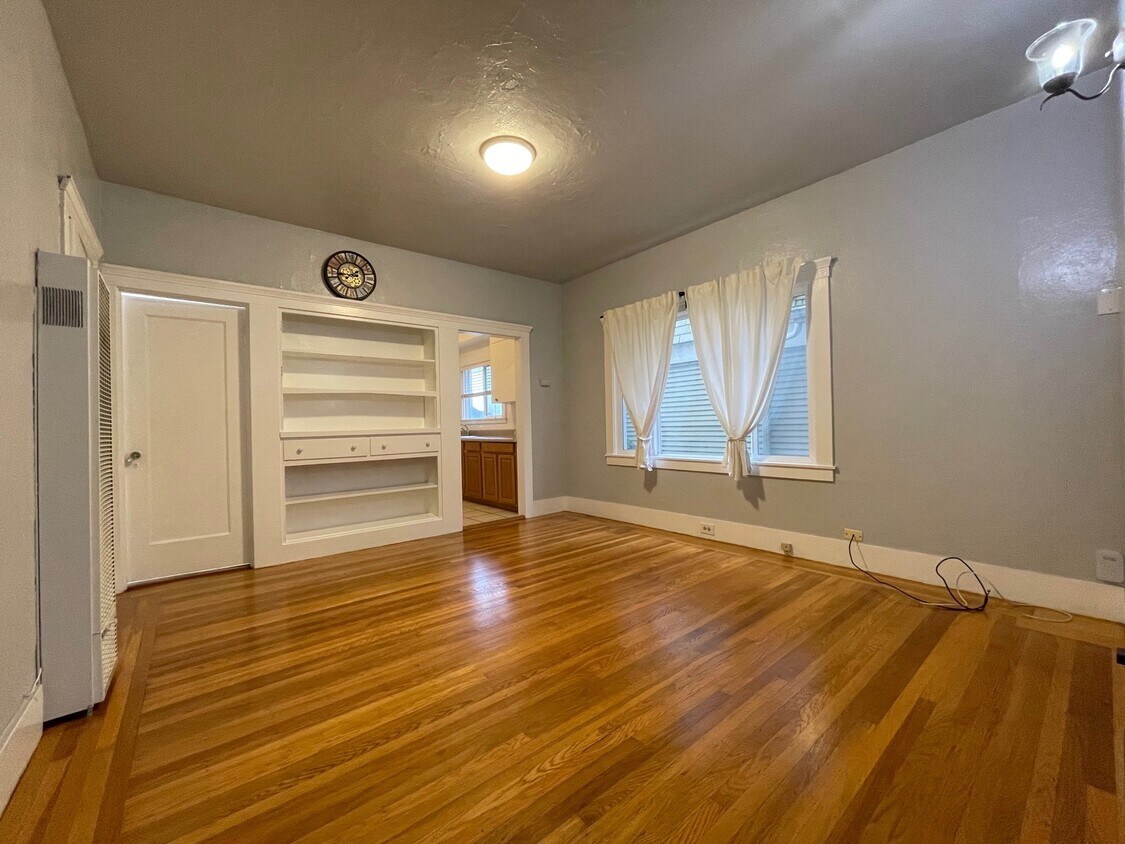 Primary Photo - 1311 Excelsior Ave