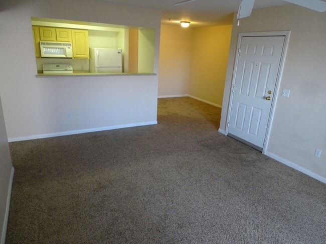 Building Photo - 1 Bedroom Northwest Condo