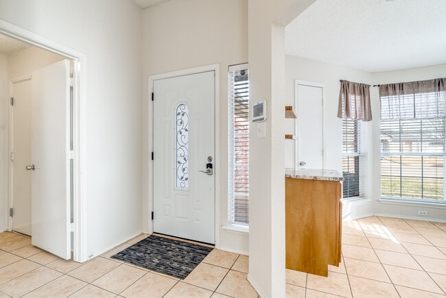 Building Photo - 3625 Garden Springs Dr