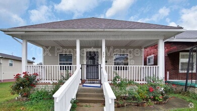 Building Photo - 271 S Wheatland Ave