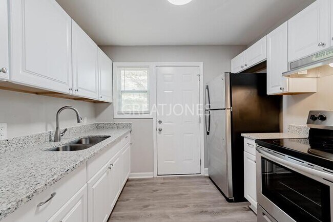 Building Photo - 2813 Dubard St