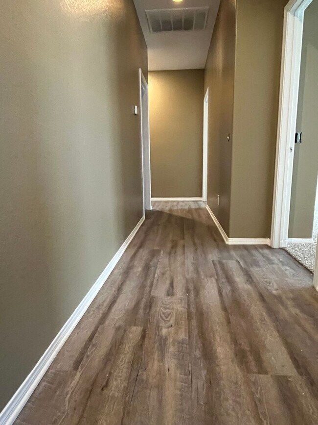 Foto del edificio - Beautiful Renovated Home Ready for move in!