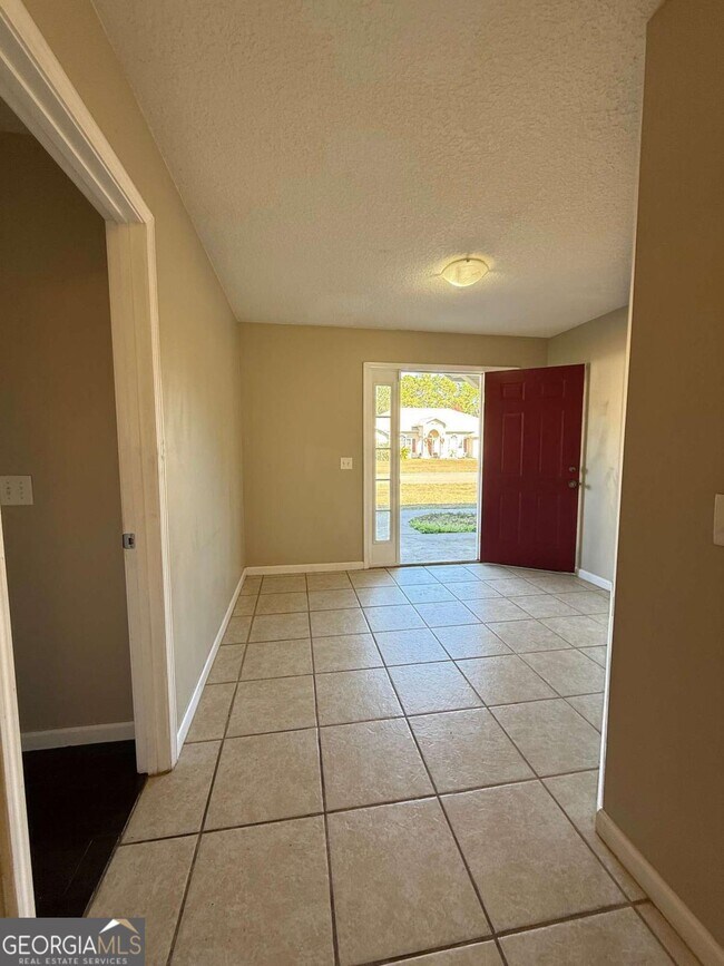 Building Photo - 107 Cypress Bend