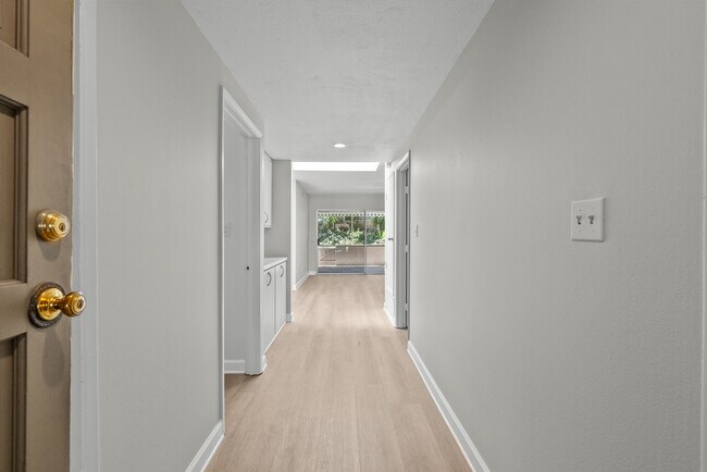 Building Photo - 26851 Oak Branch Cir