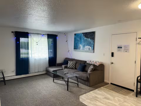 Foto del edificio - 7447 Jewel Lake Rd