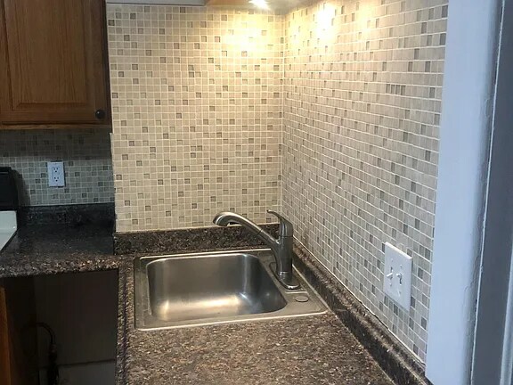 Foto del edificio - 122 Barton Ave