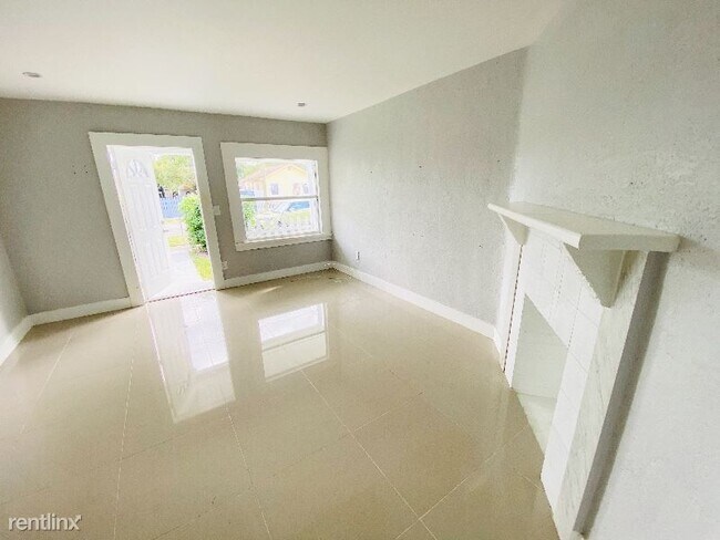 Foto del edificio - 4 br, 2 bath House - 811 NW 42 ST