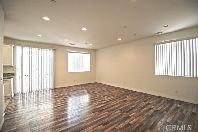 Building Photo - 683 Huron Pl