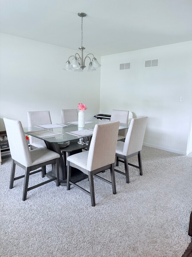 Foto del edificio - 483 Dusty Brook Dr