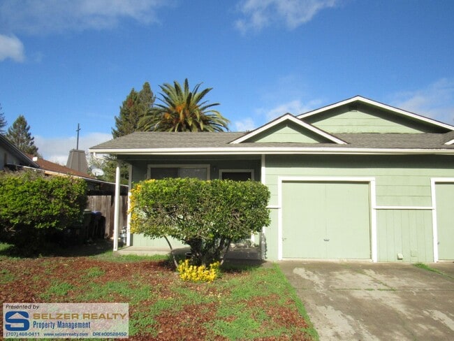 Building Photo - 744 El Rio St