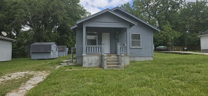 Building Photo - 2062 N Albertha Ave