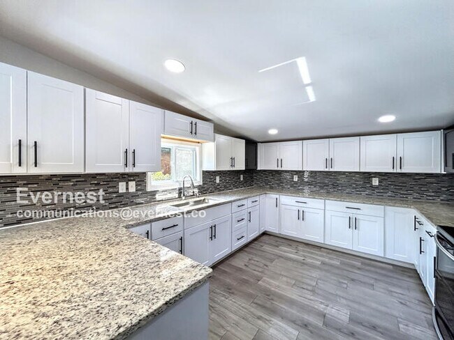 Foto del edificio - Lovely 3-Bed, 2-Bath Home with Modern Comf...