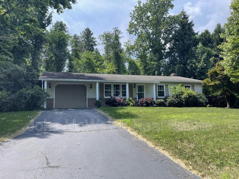 8 Westwood Dr, Mount Holly Springs, PA 17065 House Rental in Mount