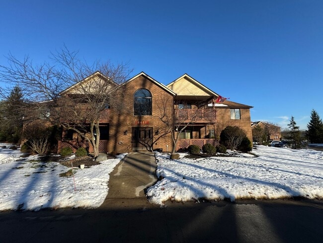 Building Photo - 8611 Scenic View Dr-#102