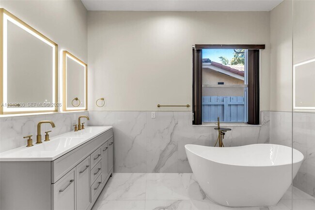 Foto del edificio - 1856 NE 3rd Ct