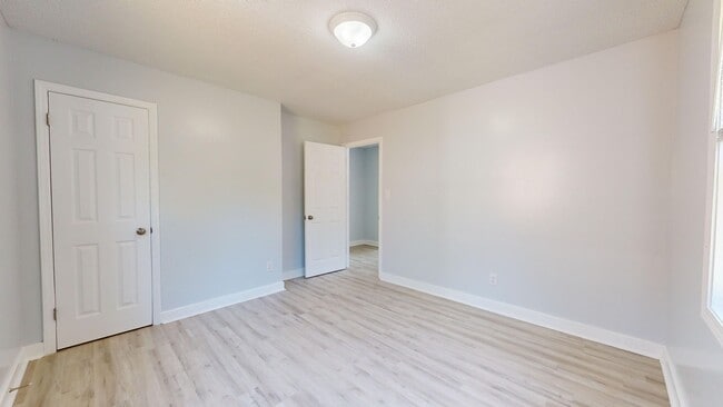 Building Photo - Two bedroom apartment for $1199 per month ~5 minutes from the Airport in a quaint and quiet commu...