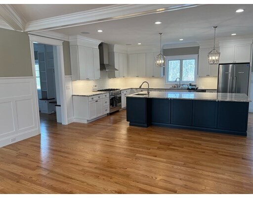 Building Photo - 581 Lowell St