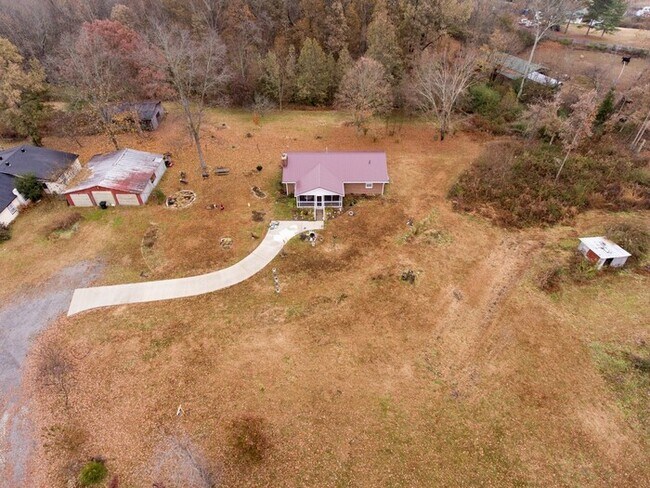 Building Photo - AMAZING FRANKLIN RENTAL WITH LAND!!