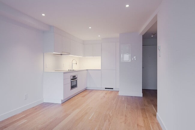 Building Photo - 4570-4590 Queen-Mary