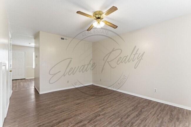 Foto del edificio - Spring Special: Charming 2 Bed / 1.5 Bath Townhouse in Cookeville