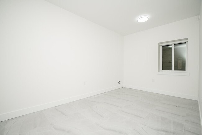 Building Photo - Basement-19XX 168ST STREET