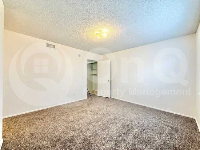 Foto del edificio - 912 N Revere