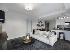 Building Photo - 212 10th Ave S