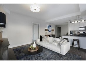 Building Photo - 212 10th Ave S