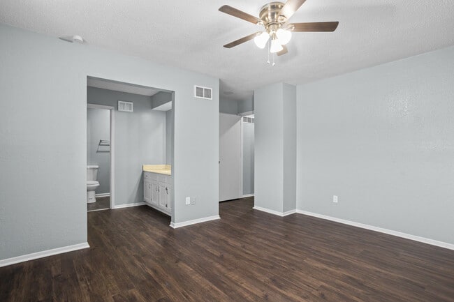 Foto del edificio - 642 NW Valleybrook Rd