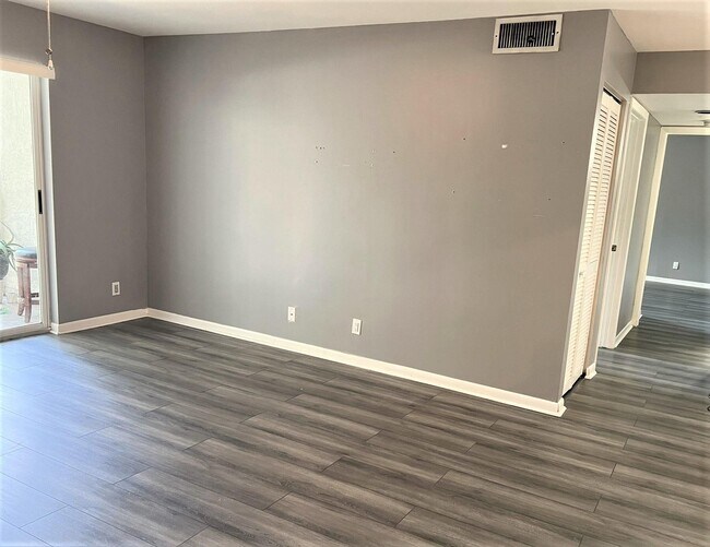 Building Photo - 2500 SE Anchorage Cove