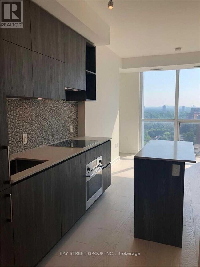 Building Photo - 1 Yorkville Ave