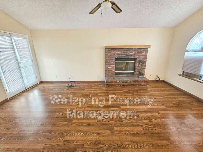 Foto del edificio - 821 Janelle Ct