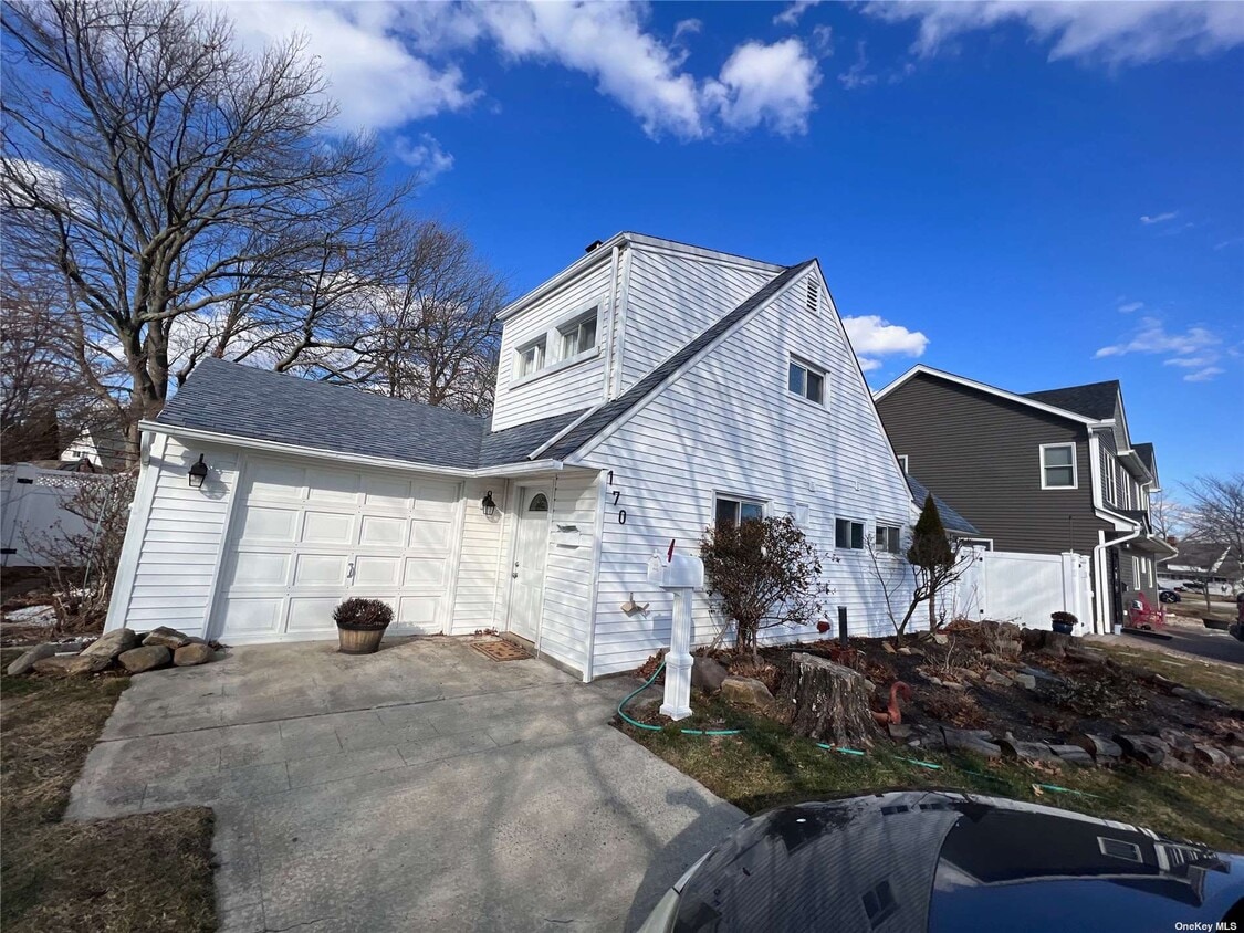 170 Elm Dr Unit Main, Levittown, NY 11756 Apartment for Rent in