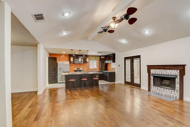 Foto del edificio - 2107 Emerald Isle Dr