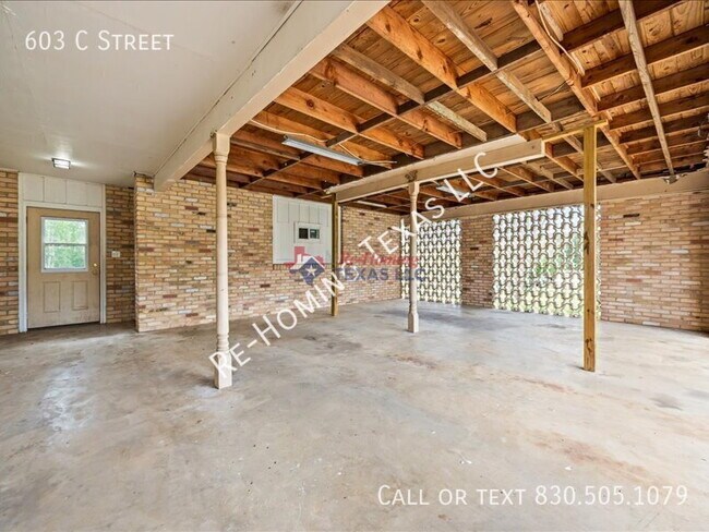 Building Photo - 603 C St