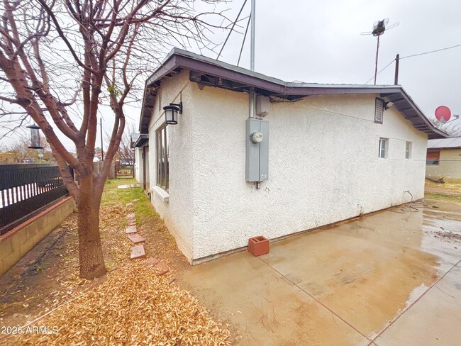 Building Photo - 2417 N Franklin St