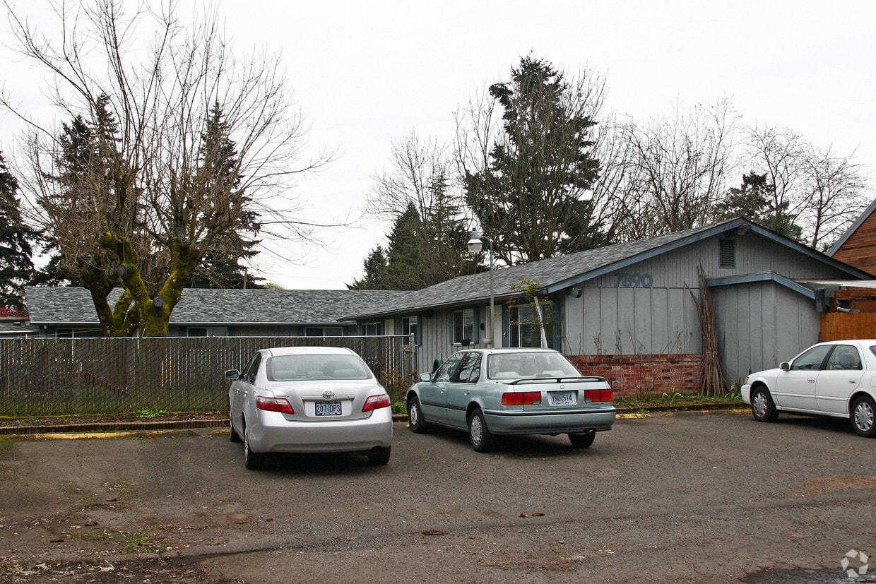 Primary Photo - 7900 SE Clackamas