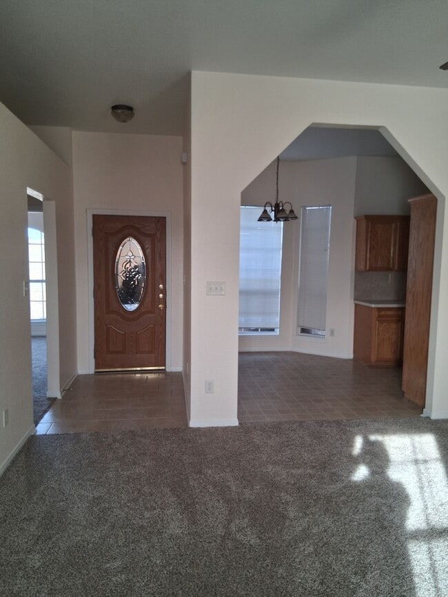 Foto del edificio - New Carpet & Paint