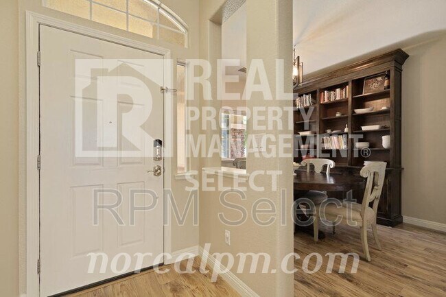 Foto del edificio - 2206 Shady Creek Rd