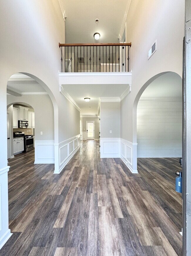 Foto del edificio - Move-In Ready 5-Bedroom Retreat in Whisper...