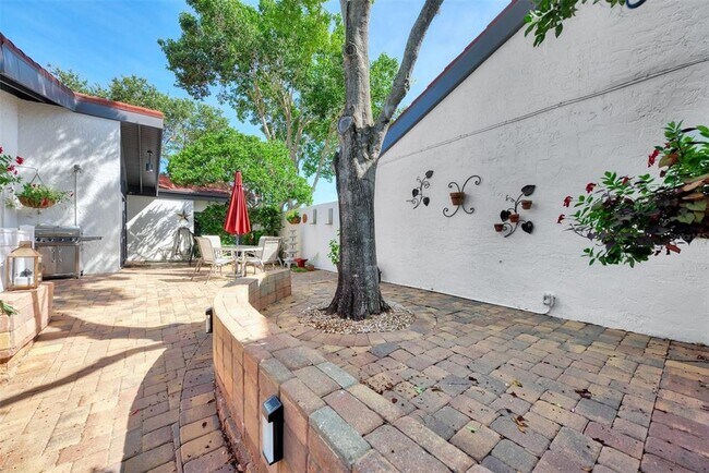 Building Photo - 752 Sarabay Rd