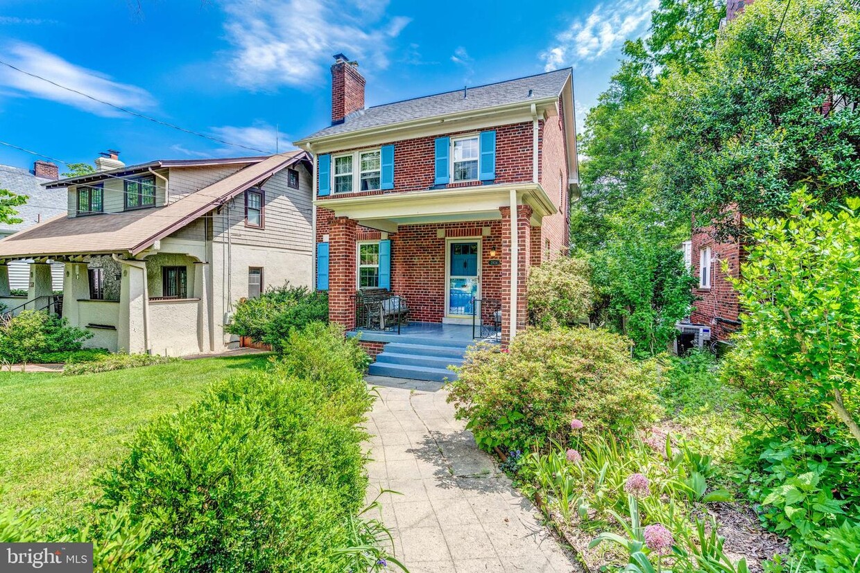 Foto principal - 2924 McKinley St NW